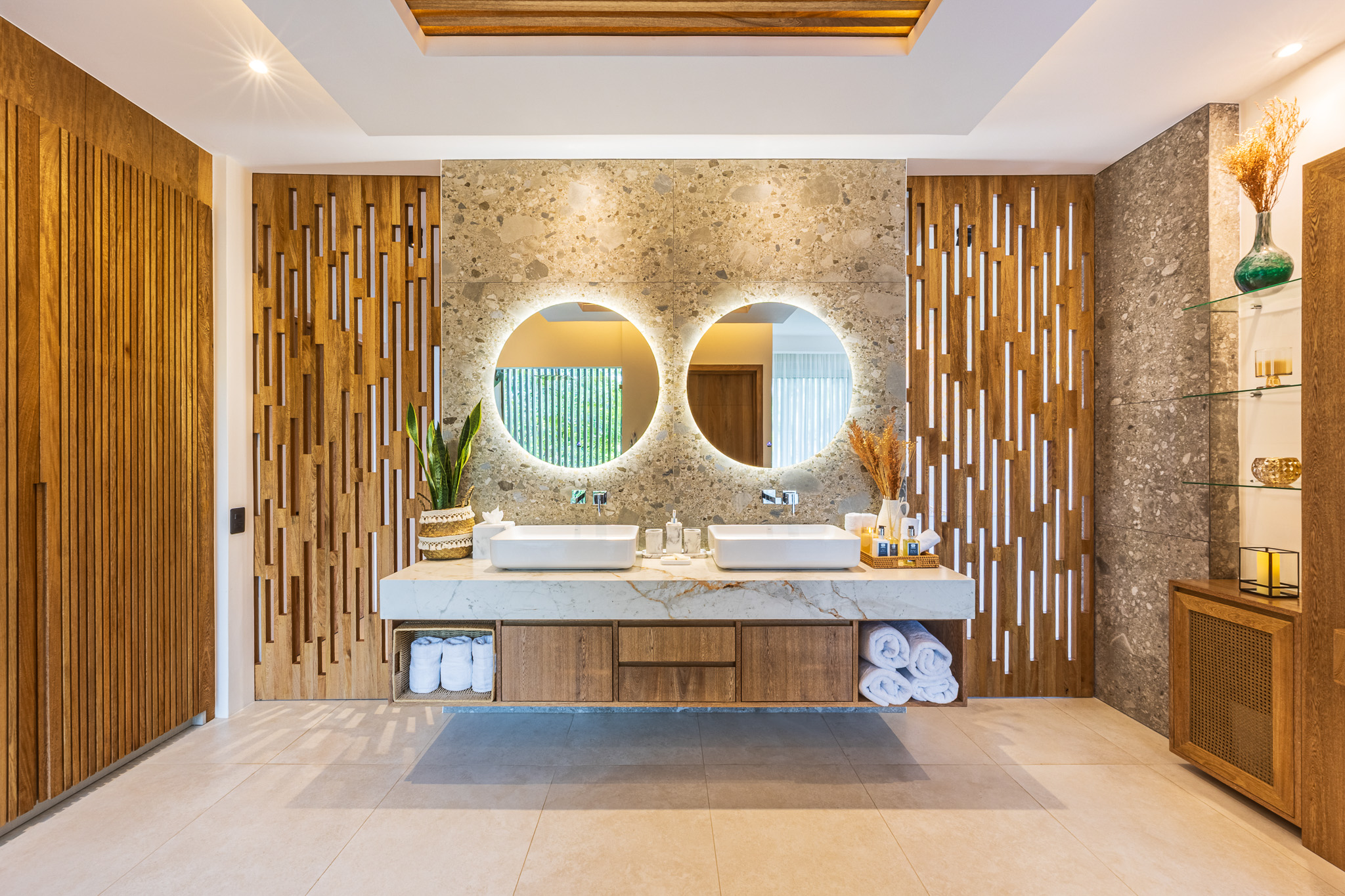 Presidential Suite — Main Bathroom